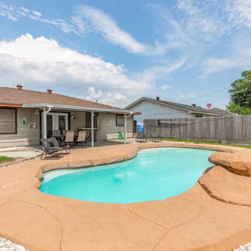 Lavish Living on 37th with Private Pool