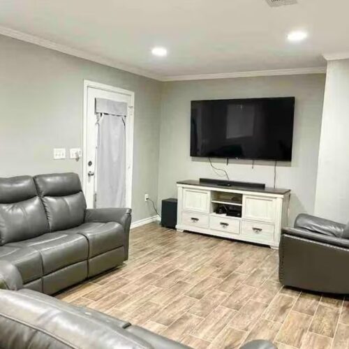 Lavish Living on Monroe