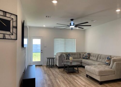 How Furnished Rentals Help Refinery Workers Feel at Home